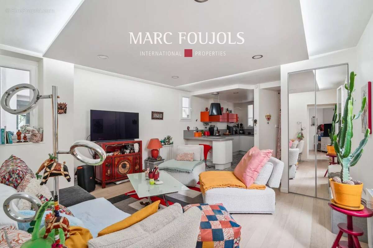 Appartement à PARIS-16E