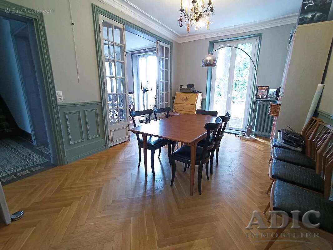 Maison 223 m² à Saint-Mard  - photo 4