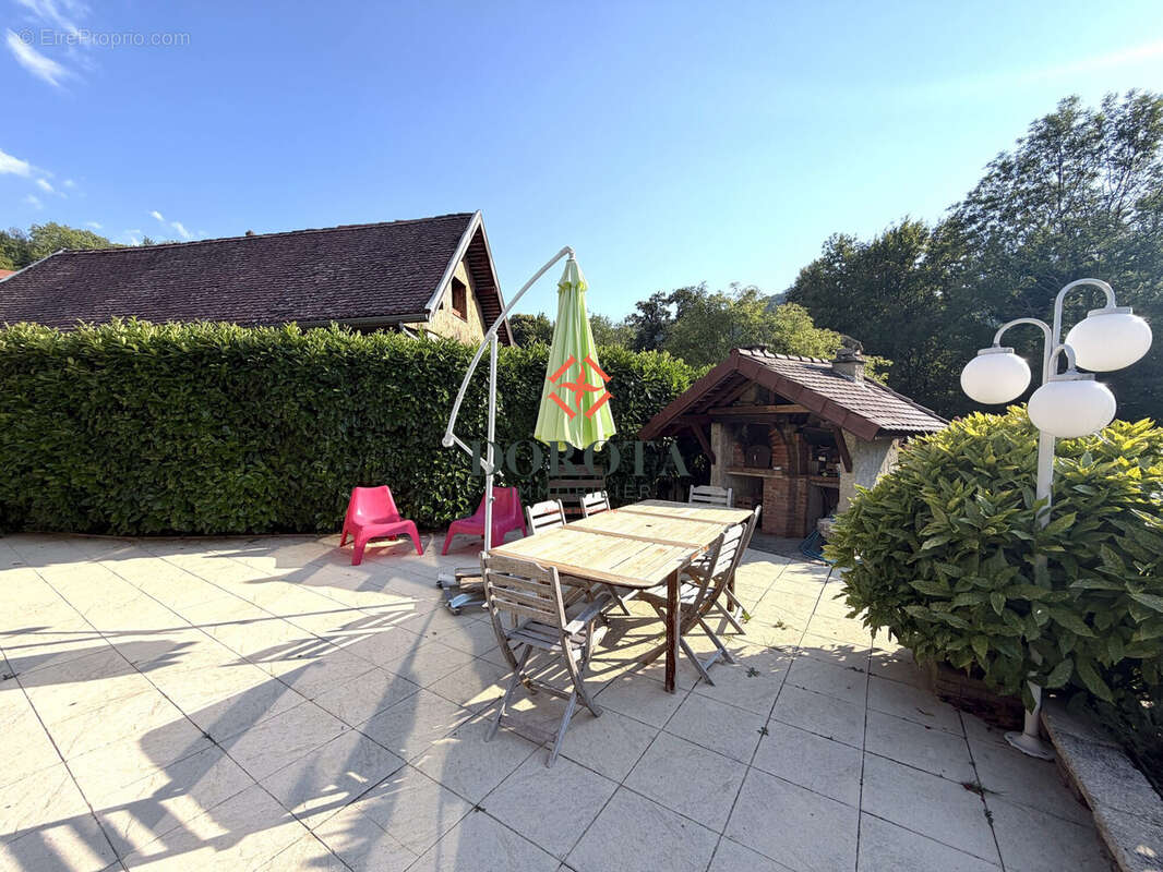 Maison 134 m² à La Combe-De-Lancey  - photo 4