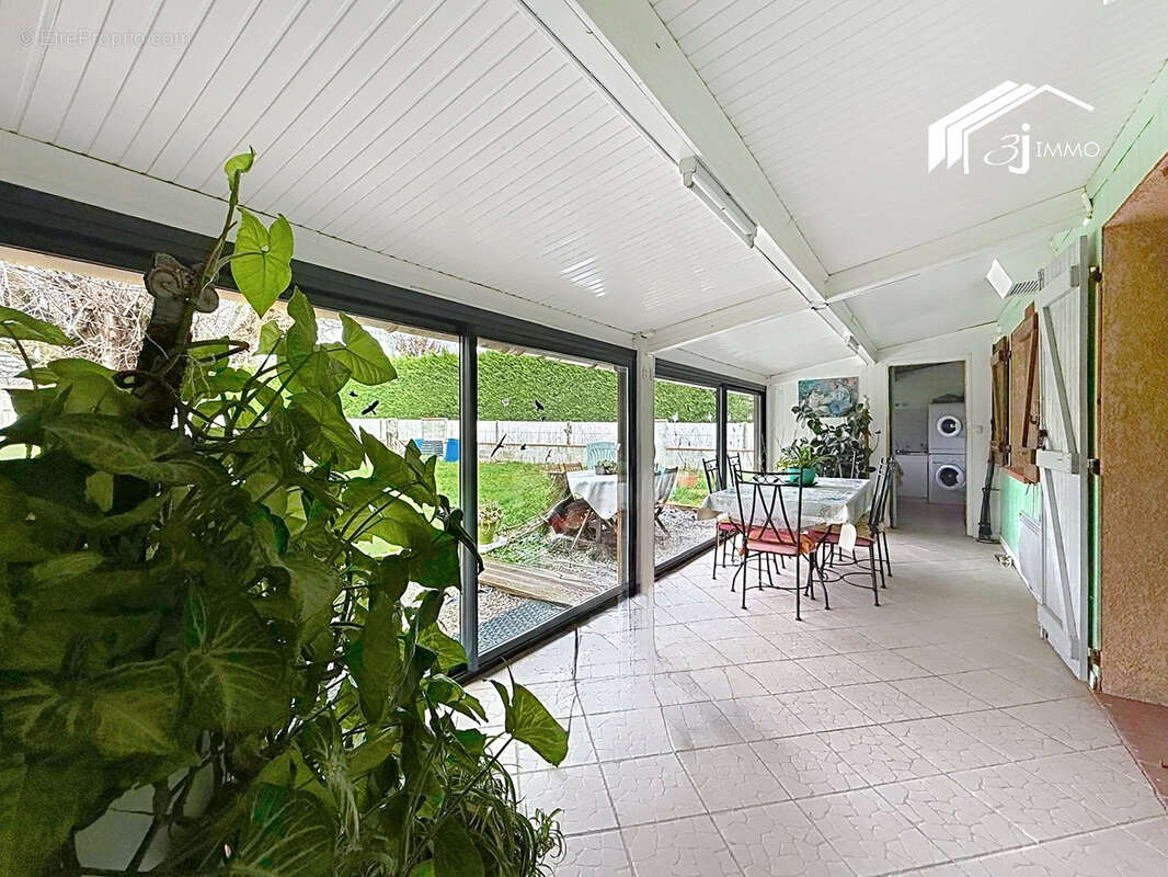 Maison à PINS-JUSTARET