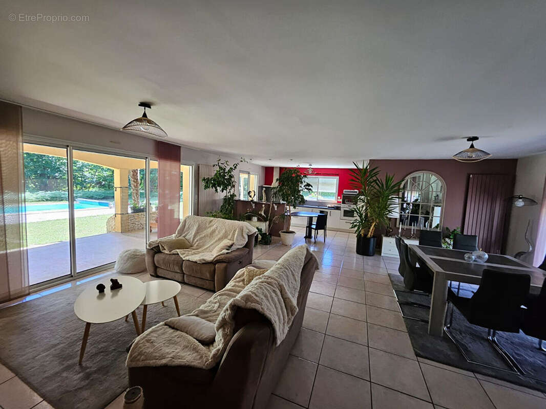Maison Marsac Sur L Isle 6 pièce(s) 130 m2 - photo 6