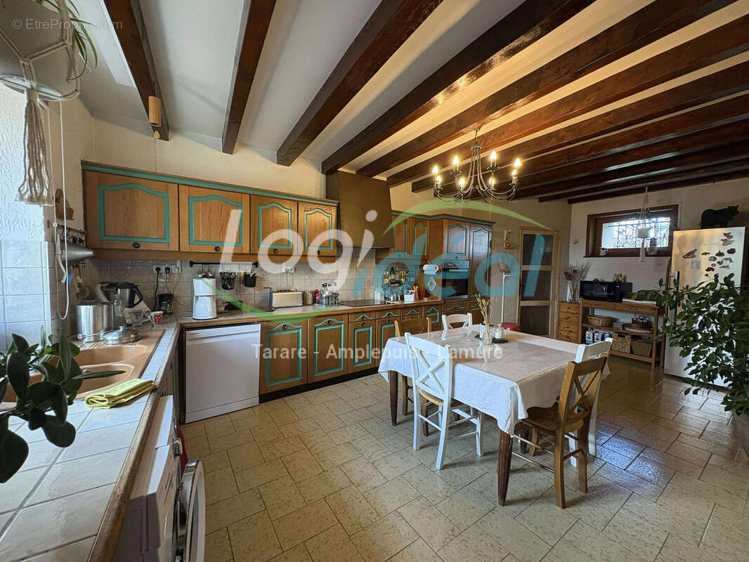 Maison de caractère sur les hauteurs de St Nizier d'Azergues sur + de 3000m2 de terrain. - photo 6