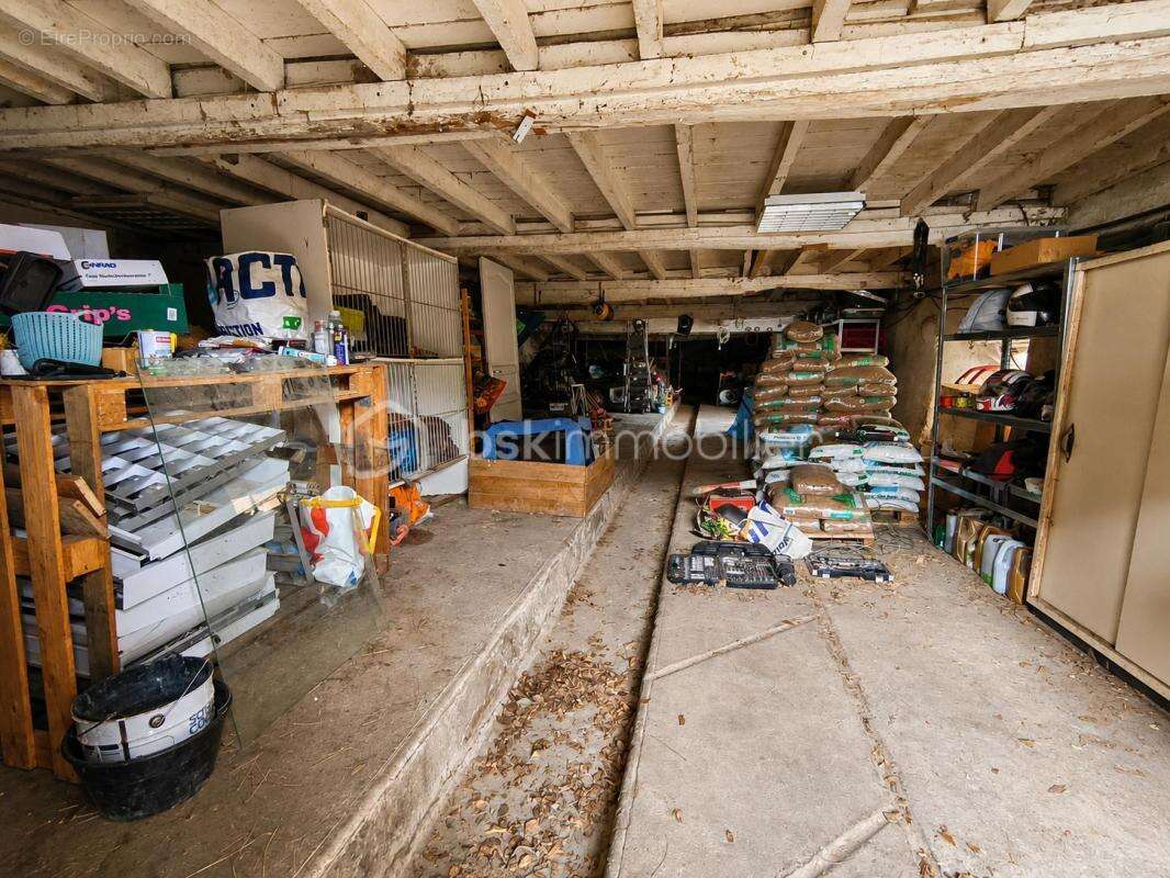 Corps de ferme de 210 m² avec appartement indépendant et plus de 440 m² de dépendances - photo 16