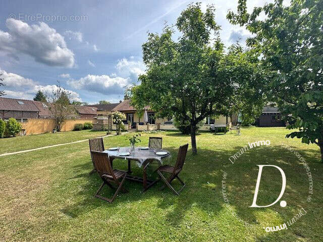 Maison sur beau jardin plat. - Maison à PANILLEUSE