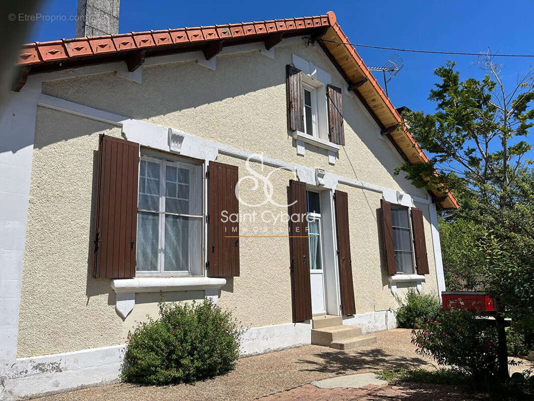 Maison à SAINT-YRIEIX-SUR-CHARENTE