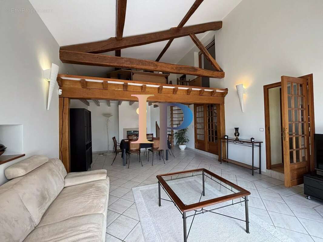Maison à POUILLY-SOUS-CHARLIEU