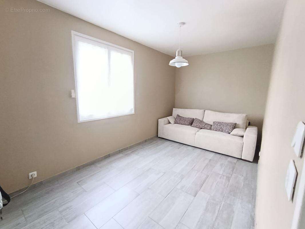 Maison à MOISSY-CRAMAYEL