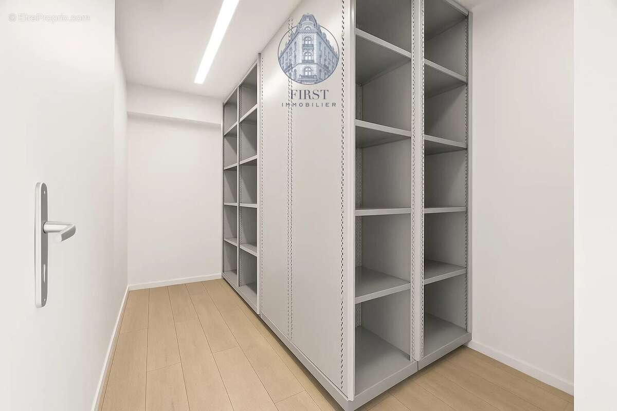 Commerce à PARIS-16E