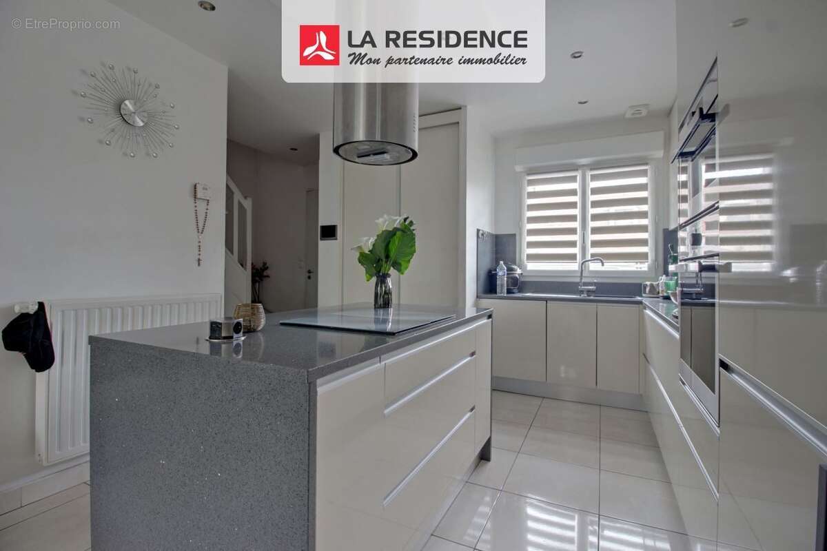 Maison à SARTROUVILLE