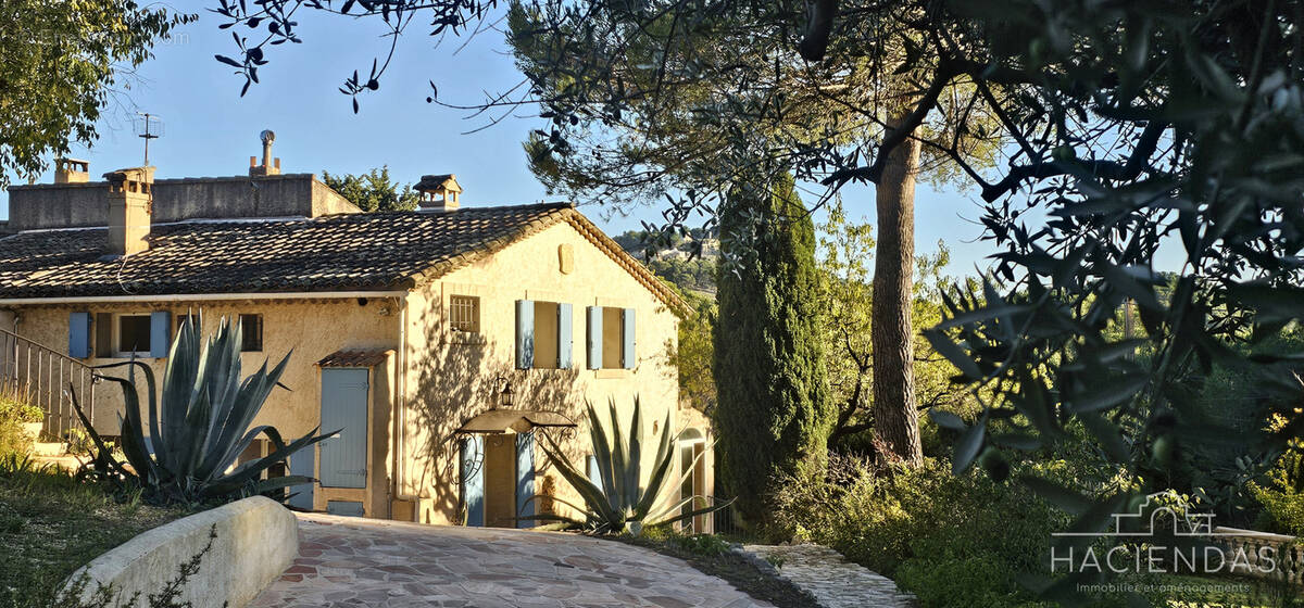 Maison à VENTABREN