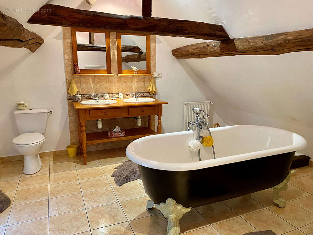 Maison à TOULON-SUR-ARROUX