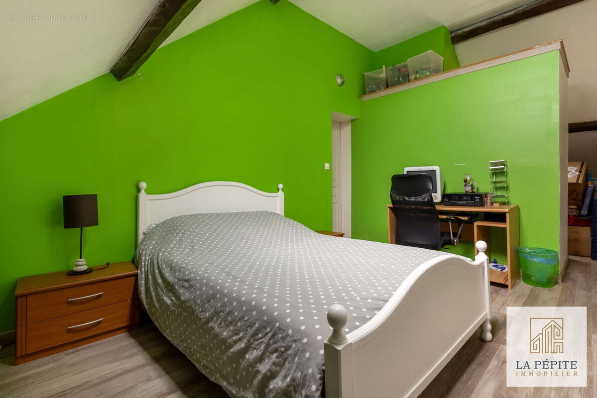 Maison à QUIEVRECHAIN