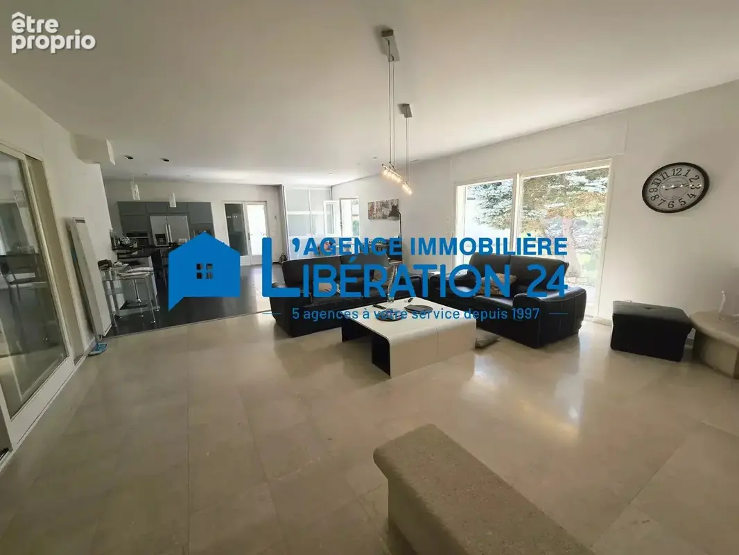 MAISON de 213m² de plain pied piscine sur 2600m² - photo 14