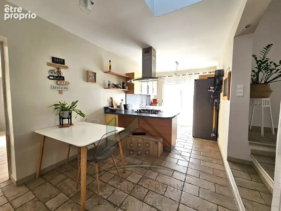 Bienvenue à Saint-Mitre-les-Remparts ! 4 chambres   Piscine - photo 11