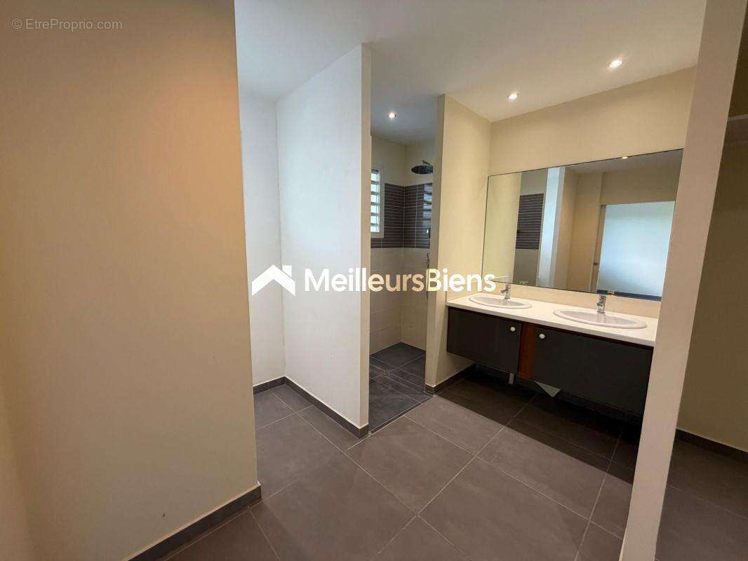 Maison à PETIT-BOURG