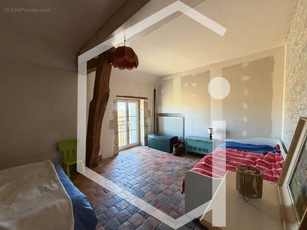 Maison de charme avec dépendances et terrain clos - photo 10