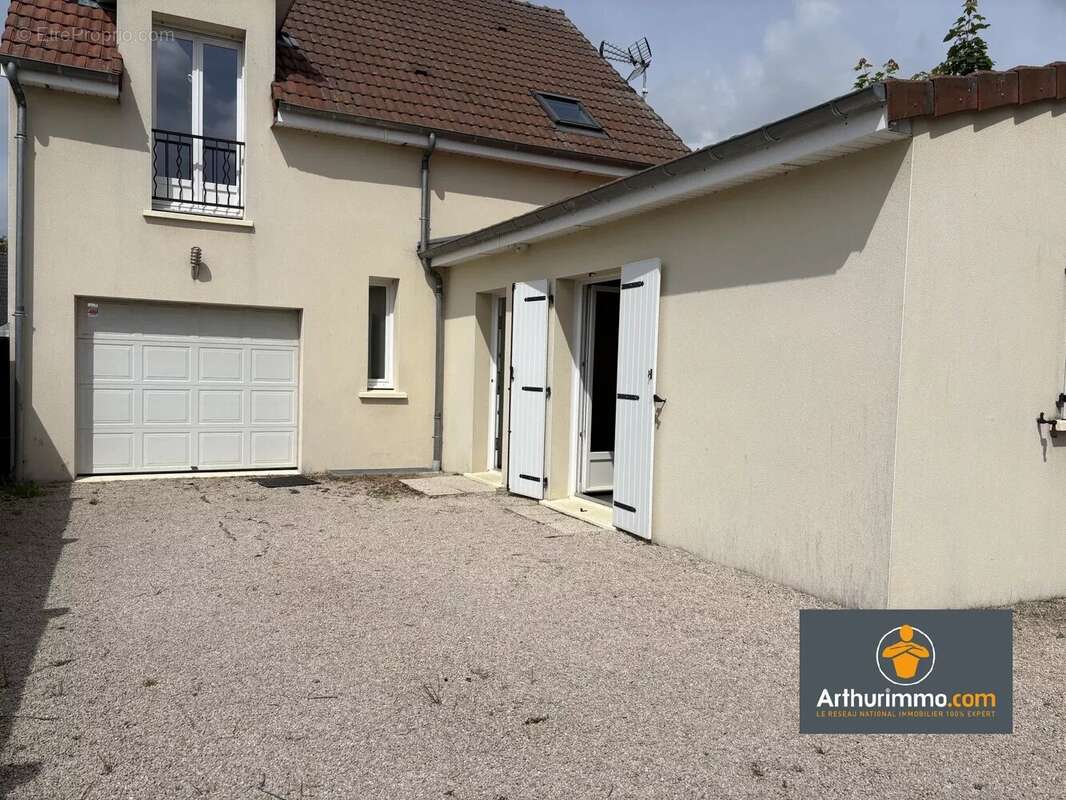 Maison à NEUFCHATEL-SUR-AISNE