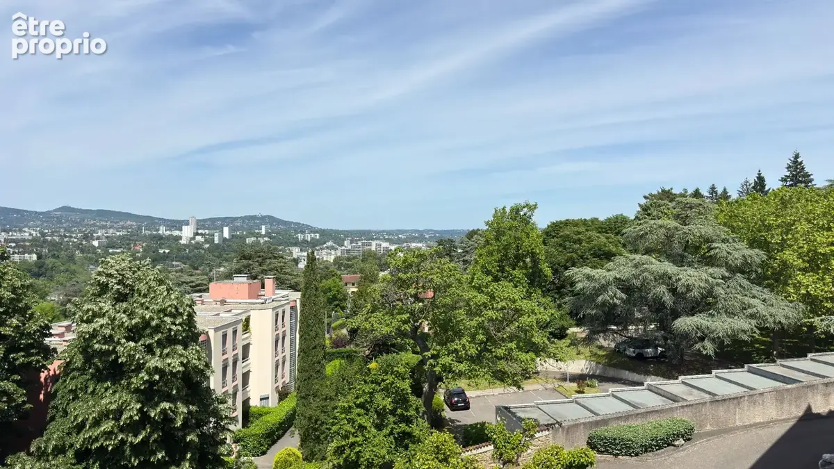 Studio - Dernier étage - Lim. LYON 5 - Vue dégagée - photo 3