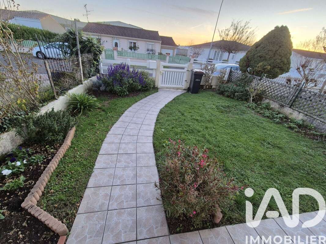 Photo 2 - Maison à LA COURONNE