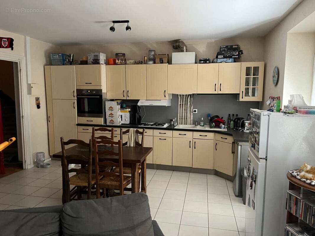 Appartement à COURS-LA-VILLE