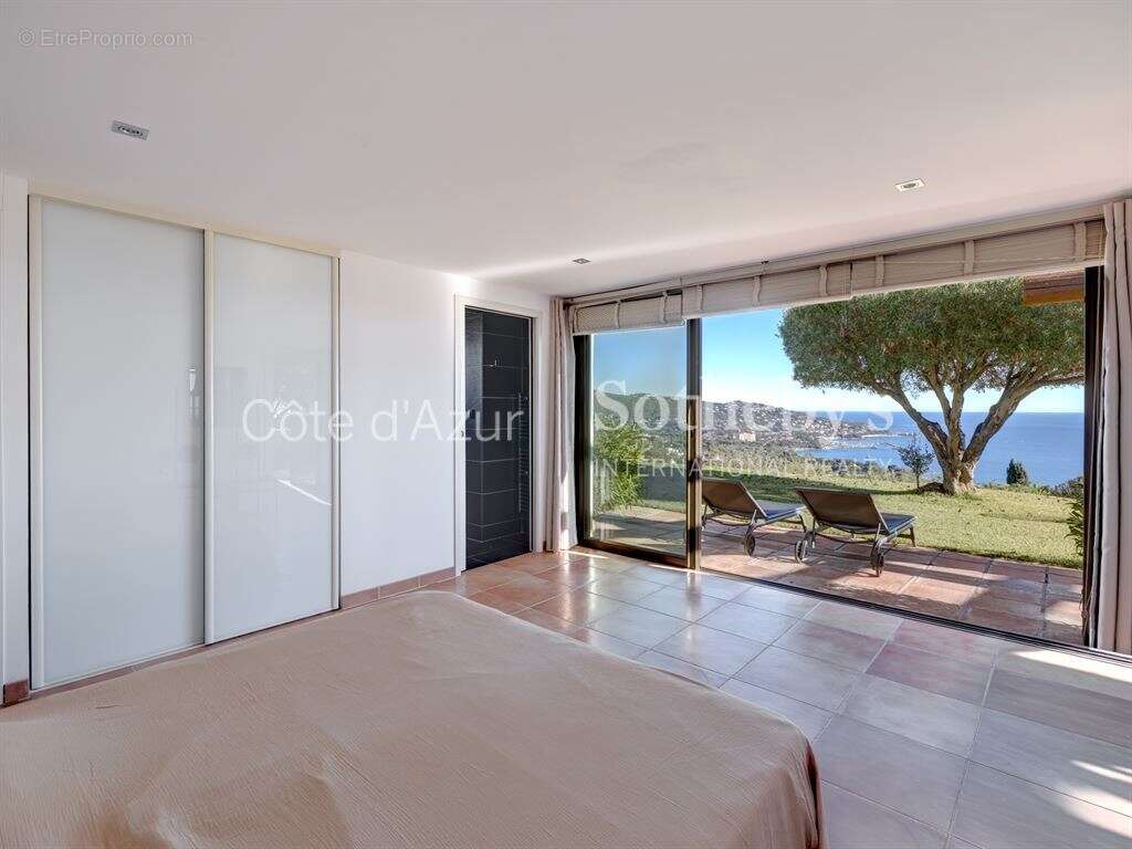Villa contemporaine avec vue mer panoramique à vendre à Sainte-Maxime - photo 15