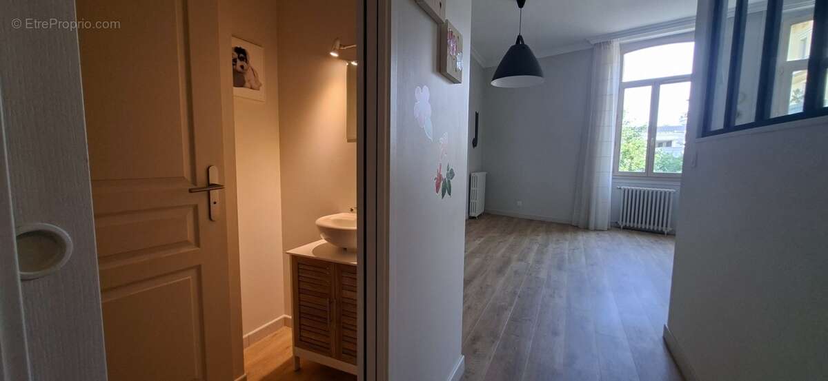 Appartement de caractère – Centre-ville d'Aix-les-Bains - photo 7