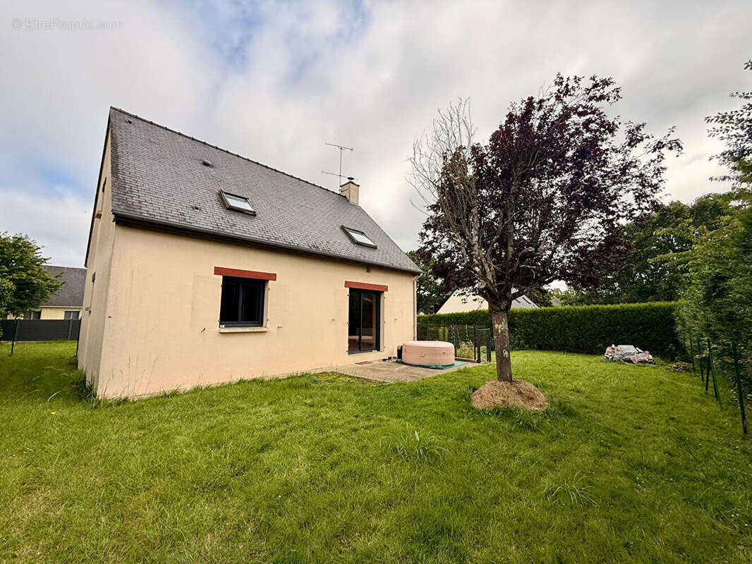 Maison à DOMAGNE