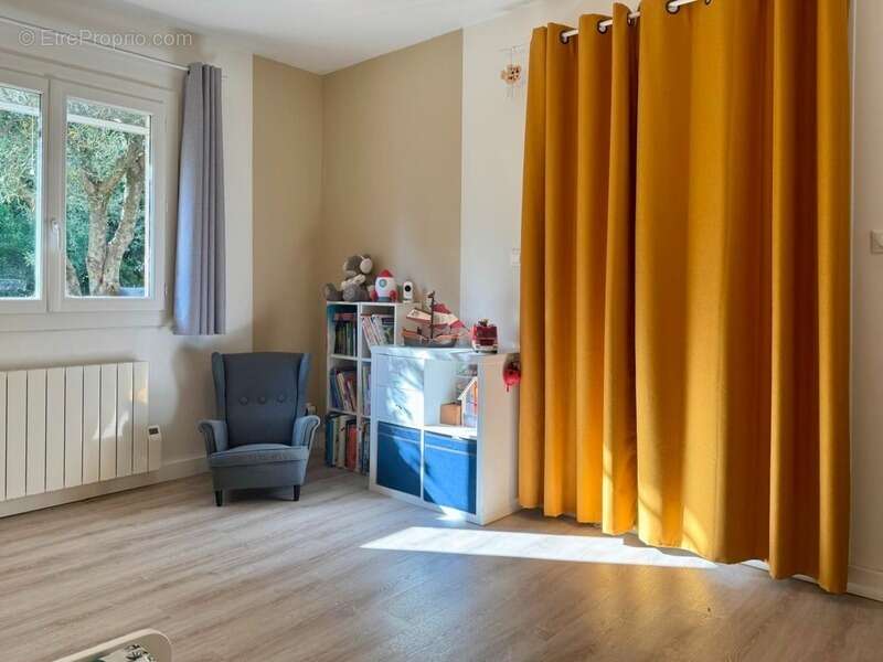 Maison familiale de plain-pied de 150 m², au fond d’une impasse, sans vis-à-vis et au calme - photo 4