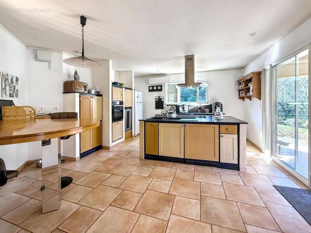   - Maison à AUBENAS
