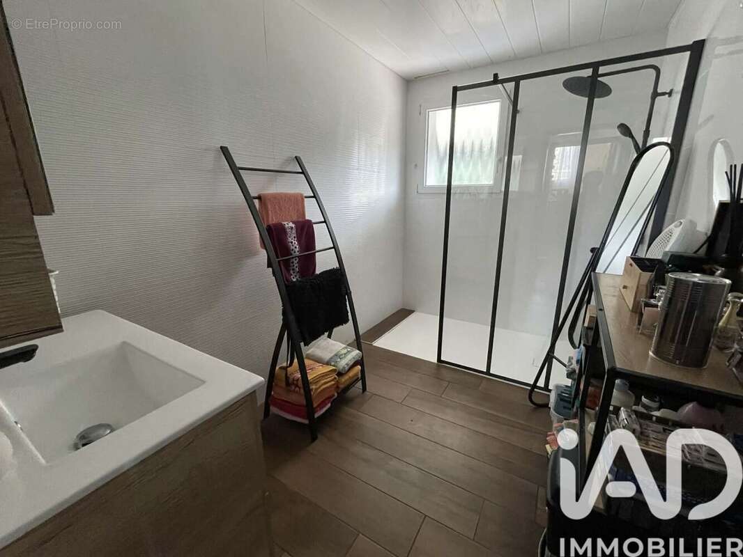 Photo 8 - Maison à LA TRINITE-SURZUR