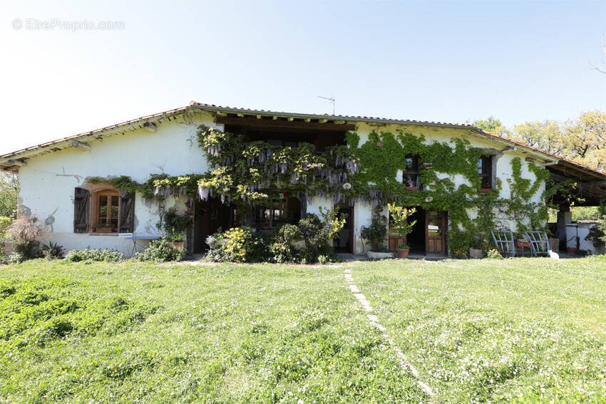 Maison à LAGRAULET-SAINT-NICOLAS