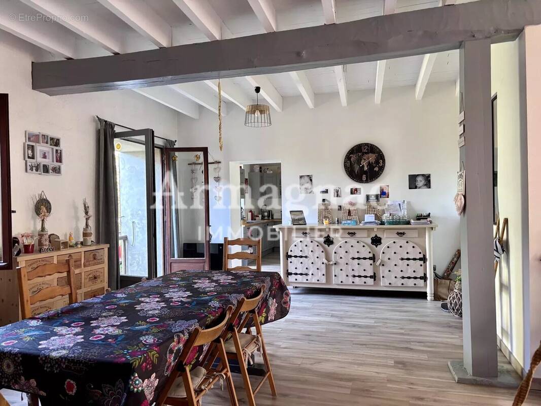 Maison à VIC-FEZENSAC