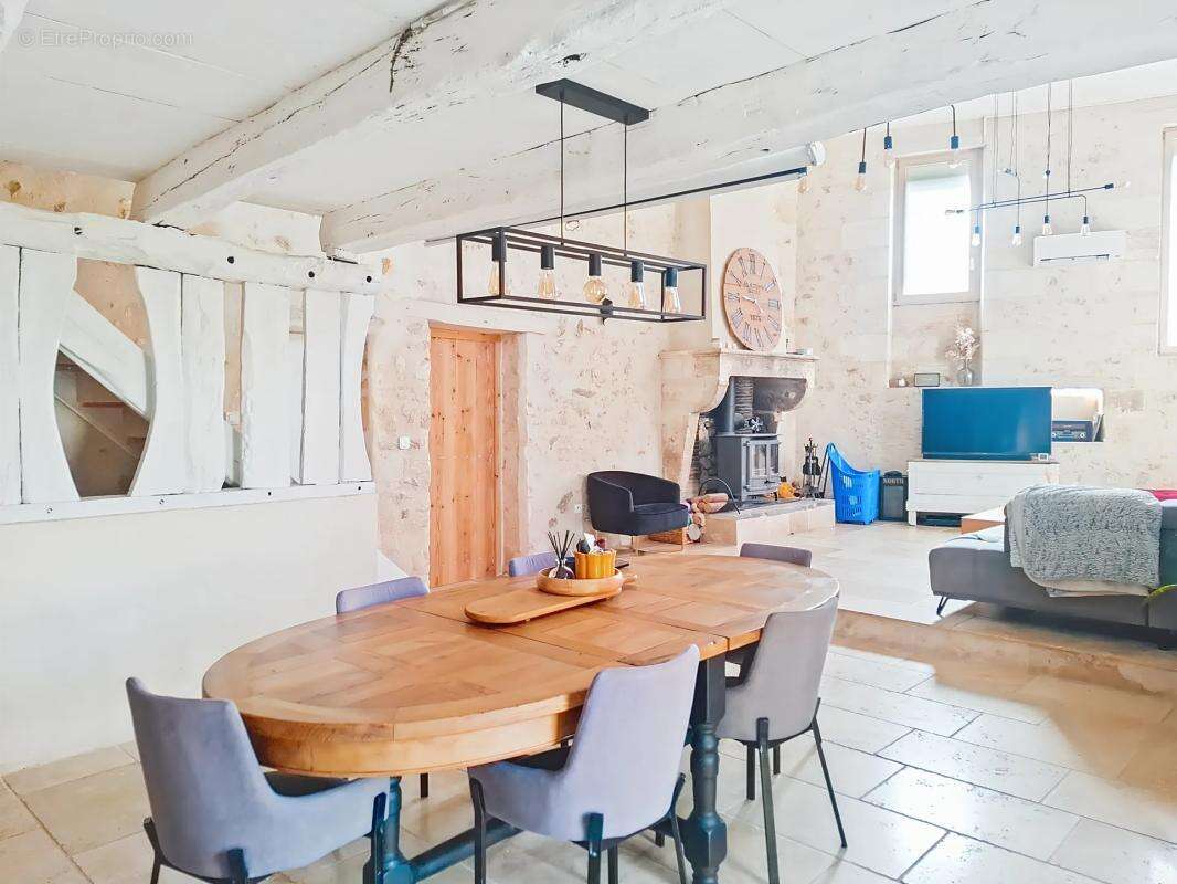 Maison à VILLEGOUGE