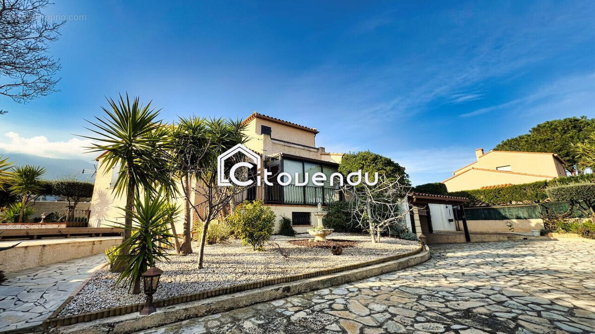 Maison à VILLELONGUE-DELS-MONTS