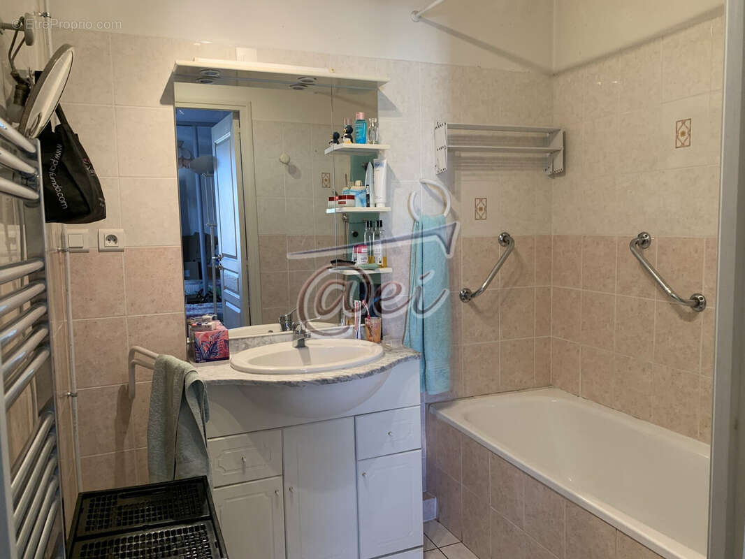 Appartement à SAINT-MAXIMIN-LA-SAINTE-BAUME