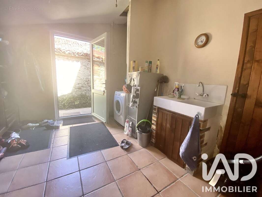 Maison 161 m² à Cezais  - photo 4