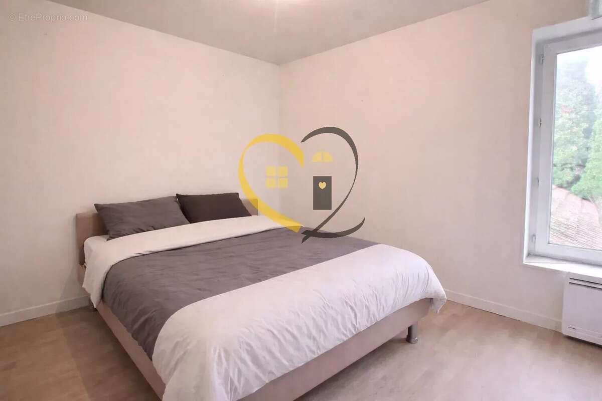 IMMEUBLE DE 196,98 m² à Saint Martin D'Auxigny - photo 5