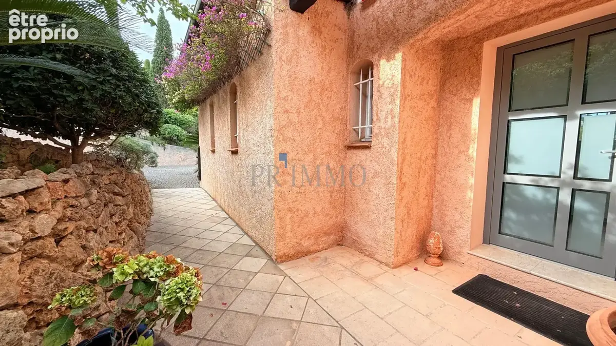 Les Issambres   Villa de plain-pied rénovée, vue mer, piscine, au calme sans vis-à-vis - photo 20
