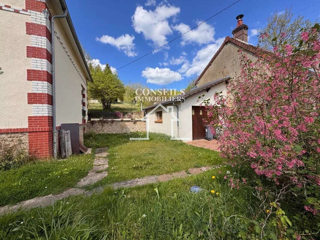 Maison à SAINT-JULIEN-DU-SAULT