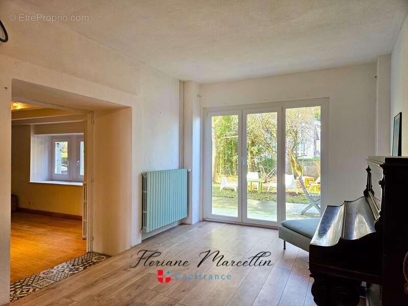 Appartement à PERS-JUSSY