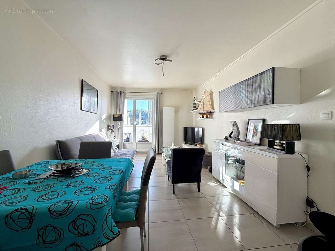 Pièce de vie - Appartement à SAINT-HILAIRE-DE-RIEZ