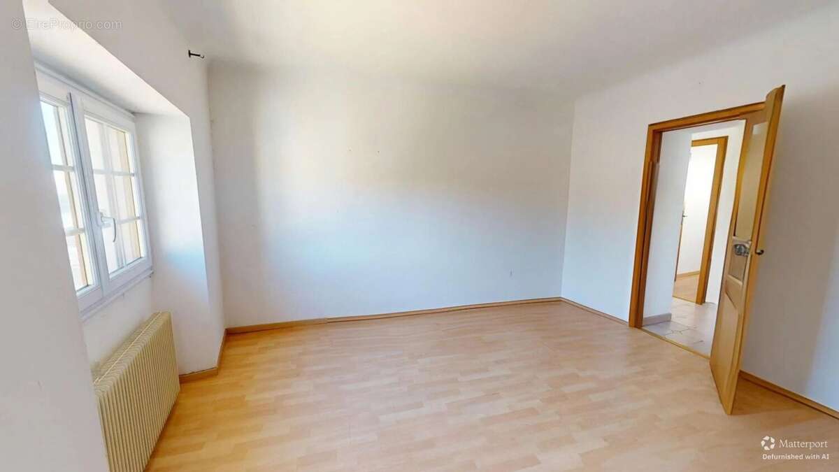 Maison à SAINT-MITRE-LES-REMPARTS