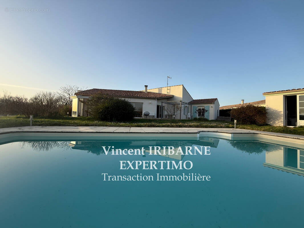 Maison à FONTCOUVERTE