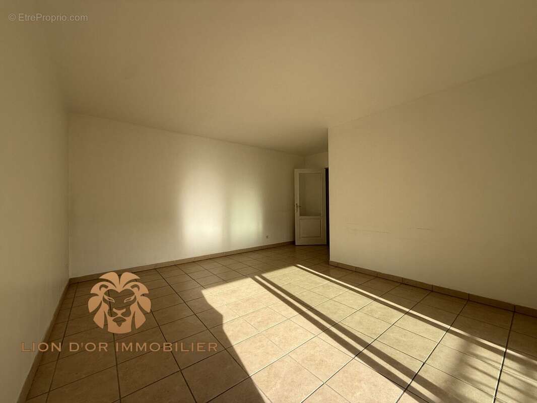 Appartement à NEUVILLE-SUR-SAONE