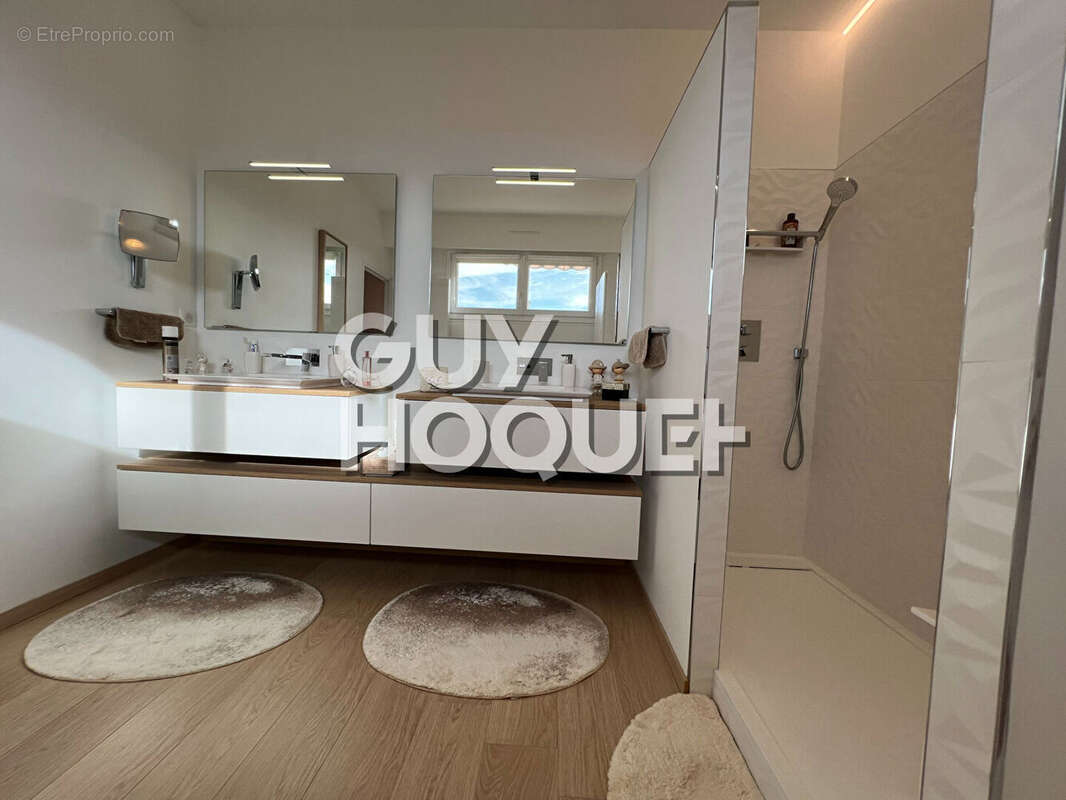 Appartement à MONTCEAU-LES-MINES