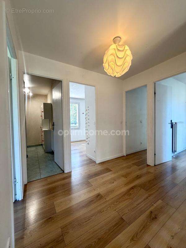 Maison 4 chambres + double garage + parking - photo 7