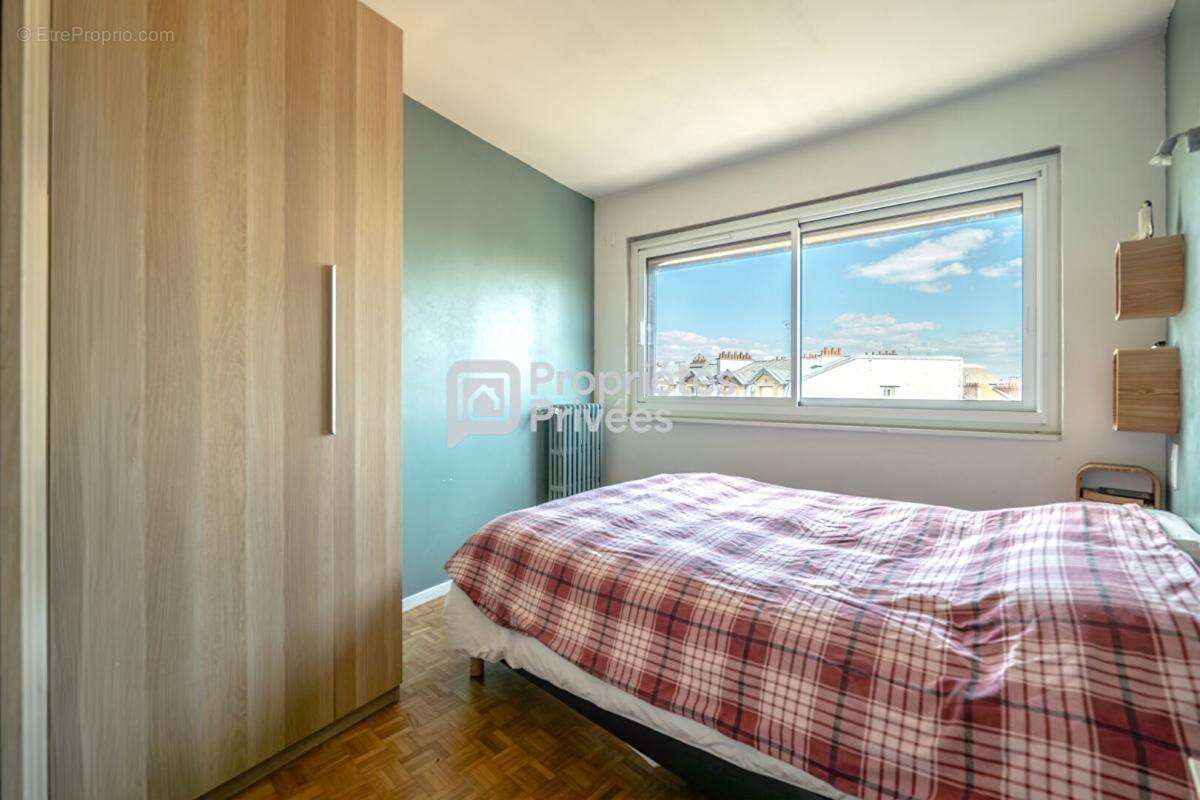 Appartement à LA GARENNE-COLOMBES
