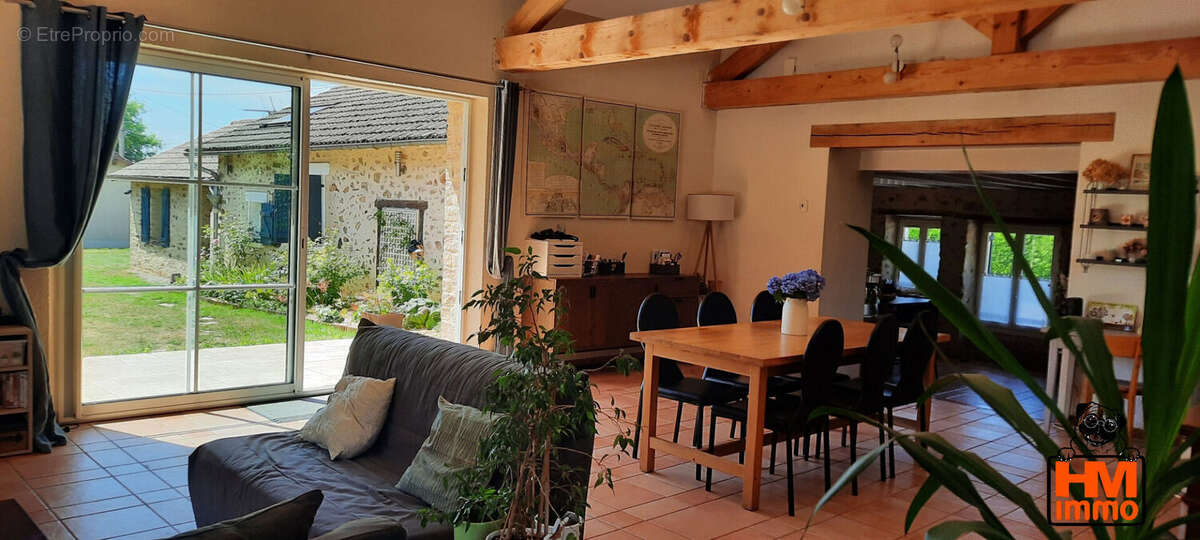 Maison à SAINT-LEONARD-DE-NOBLAT