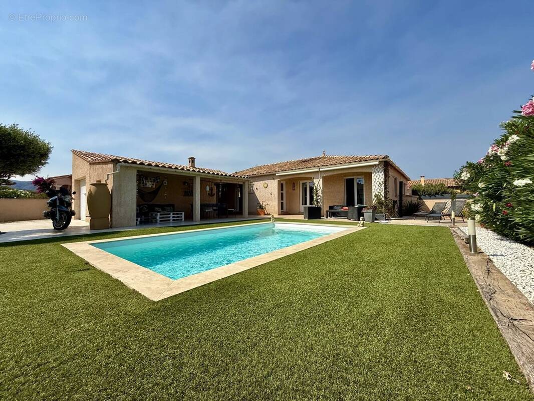 Maison à CAVES