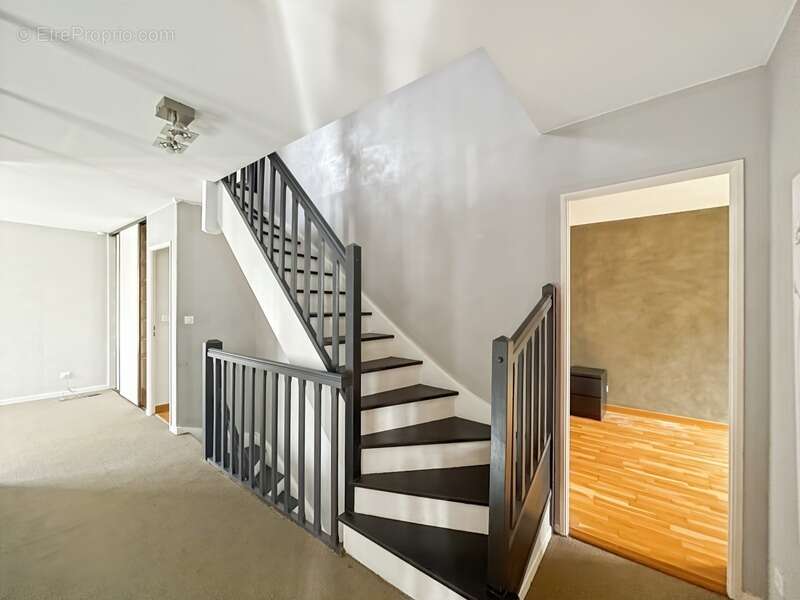 Maison à SAINT-REMY-LES-CHEVREUSE